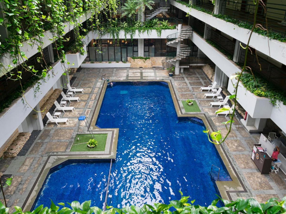 The Moon Beach Museum Resort Onna Exterior foto