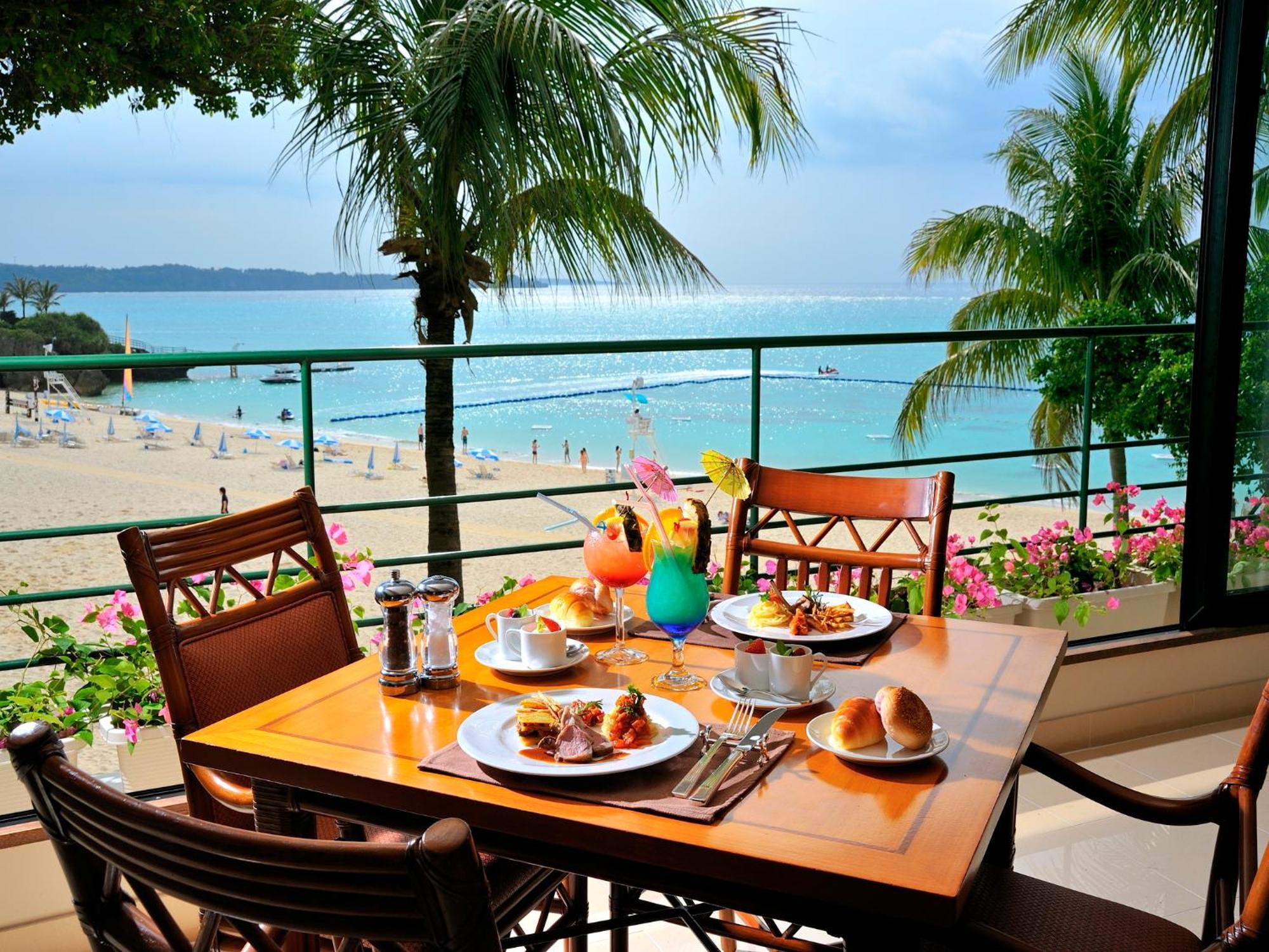The Moon Beach Museum Resort Onna Exterior foto