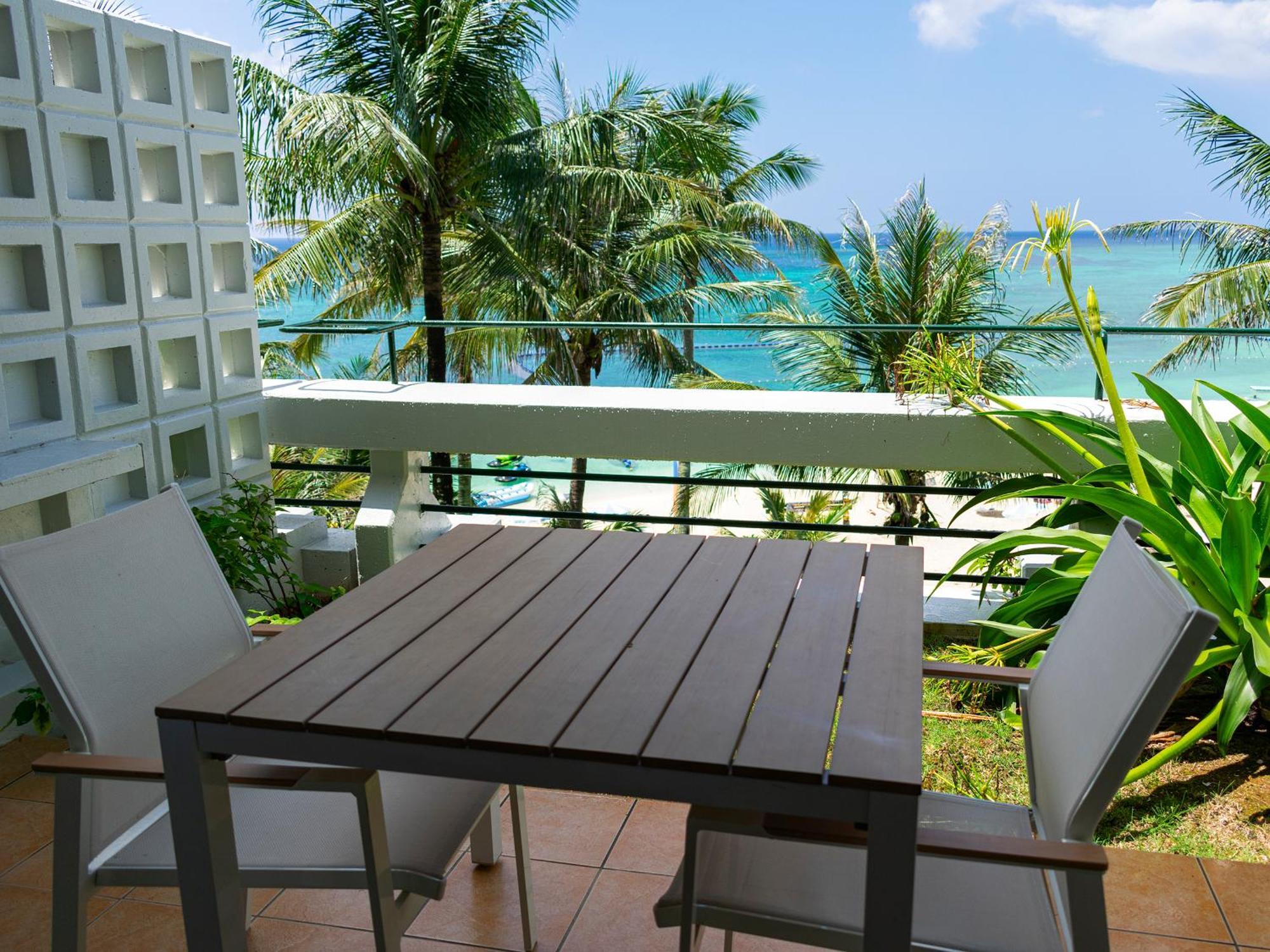 The Moon Beach Museum Resort Onna Quarto foto